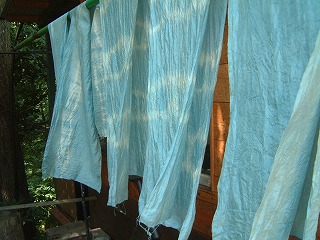 藍の生葉染め布