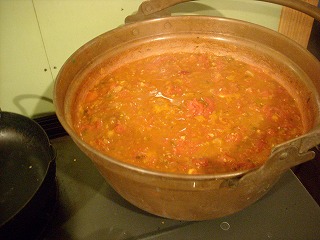 煮込み中のトマト
