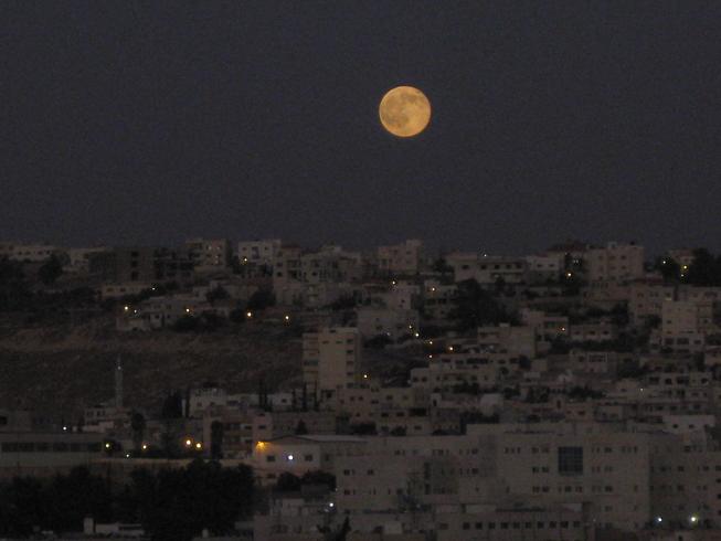 ヨルダンの月